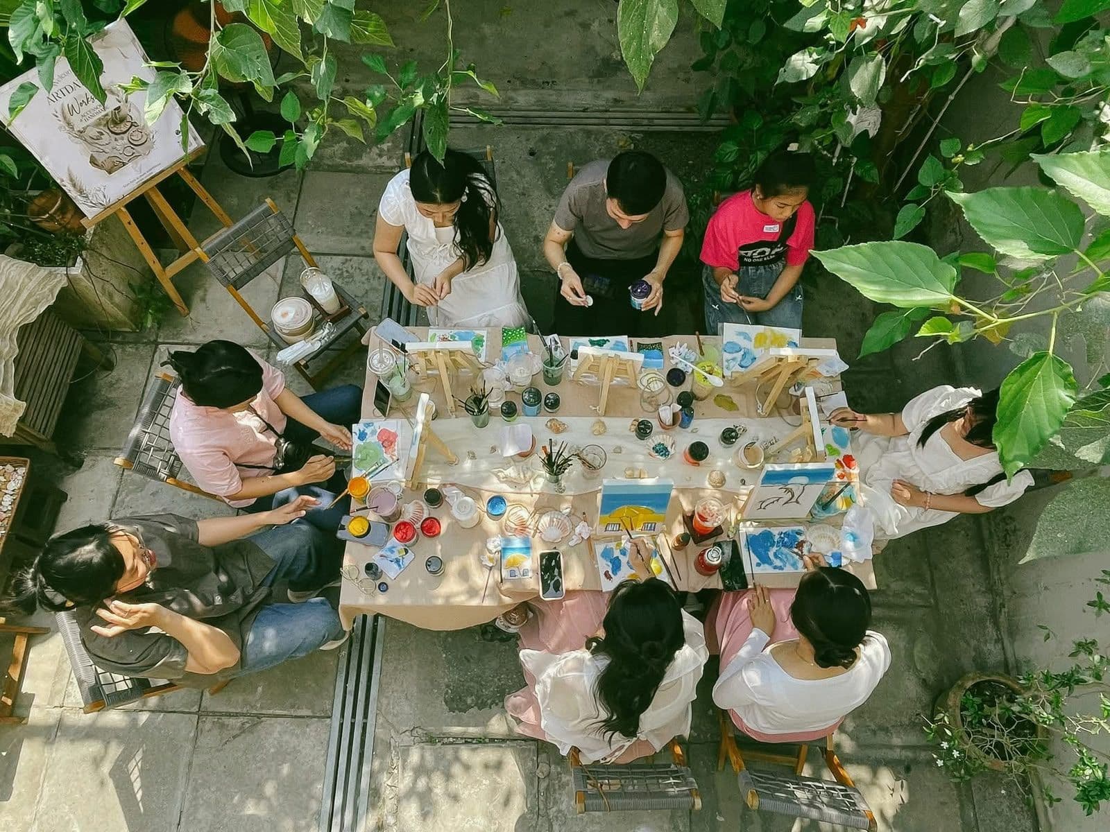 Buổi Sáng Vẽ Tranh — Canvas & Trà
